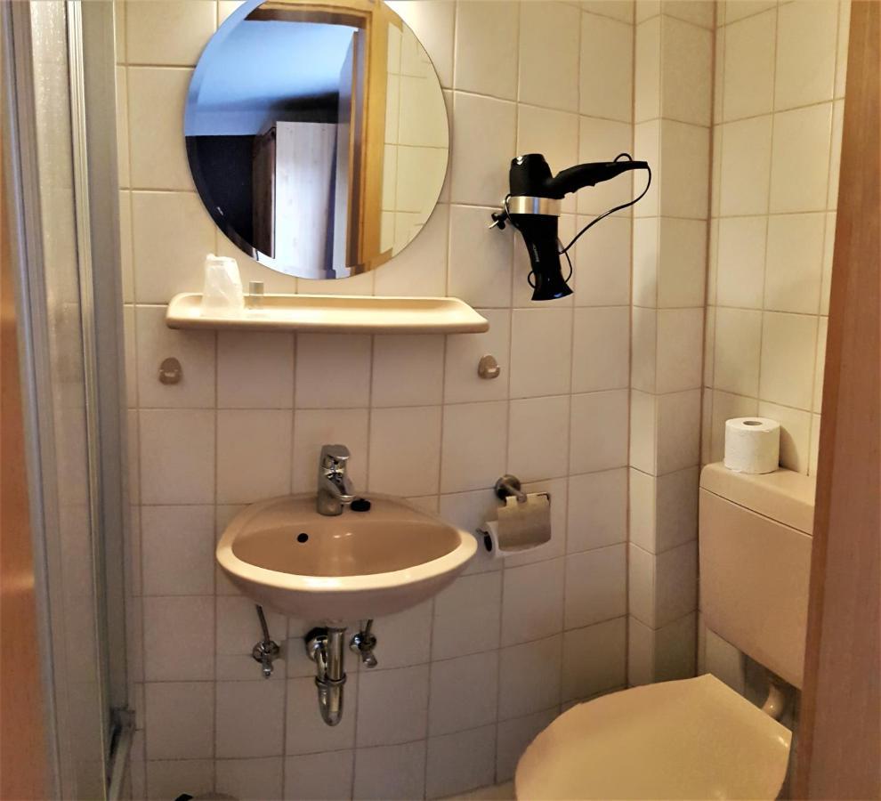 Roastineer Hotel Battenberg  Exteriör bild