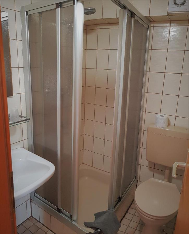 Roastineer Hotel Battenberg  Exteriör bild
