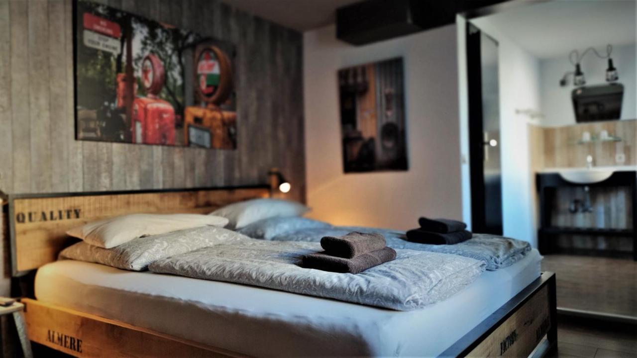 Roastineer Hotel Battenberg  Exteriör bild