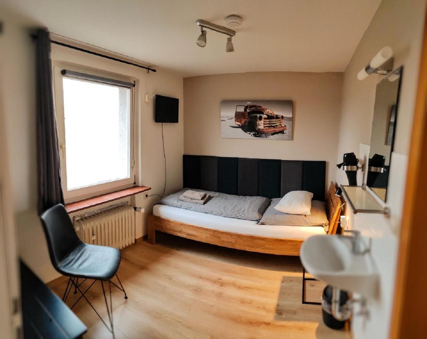 Roastineer Hotel Battenberg  Exteriör bild